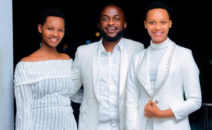 Ifoto ya Vestine na Dorcas, abahanzi ba Gospel bakunzwe mu Rwanda